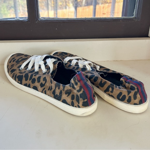 Sneakers - Picture 3 of 5